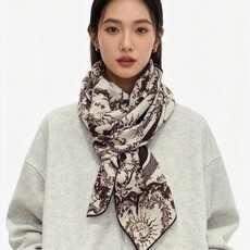 Dior 140丝绒双面同色印花披肩 这款 Dior 丝绒披肩以彼得罗•鲁福(Pietro Ruffo)设计的PaPil Dior 140丝绒双面同色印花披肩 这款 Dior 丝绒披肩以彼得罗•鲁福(Pietro Ruffo)设计的PaPil