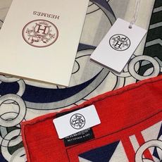 💟H家上新💞【双面同色丝绒方巾】手工卷边山羊绒和真丝混纺披肩(70%山羊绒,30%桑蚕丝) 这款披肩采用经典山羊绒和真丝 💟H家上新💞【双面同色丝绒方巾】手工卷边山羊绒和真丝混纺披肩(70%山羊绒,30%桑蚕丝) 这款披肩采用经典山羊绒和真丝