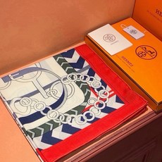 💟H家上新💞【双面同色丝绒方巾】手工卷边山羊绒和真丝混纺披肩(70%山羊绒,30%桑蚕丝) 这款披肩采用经典山羊绒和真丝 💟H家上新💞【双面同色丝绒方巾】手工卷边山羊绒和真丝混纺披肩(70%山羊绒,30%桑蚕丝) 这款披肩采用经典山羊绒和真丝