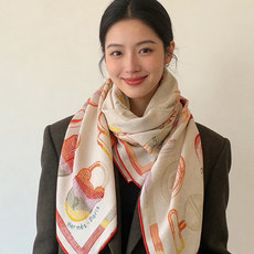 爱马仕(Hermes)【💗】 | “马具故事的诗意回顾”140披肩 【上新❤️】 永远秉承高品质 手工卷边羊绒和真丝混 爱马仕(Hermes)【💗】 | “马具故事的诗意回顾”140披肩 【上新❤️】 永远秉承高品质 手工卷边羊绒和真丝混