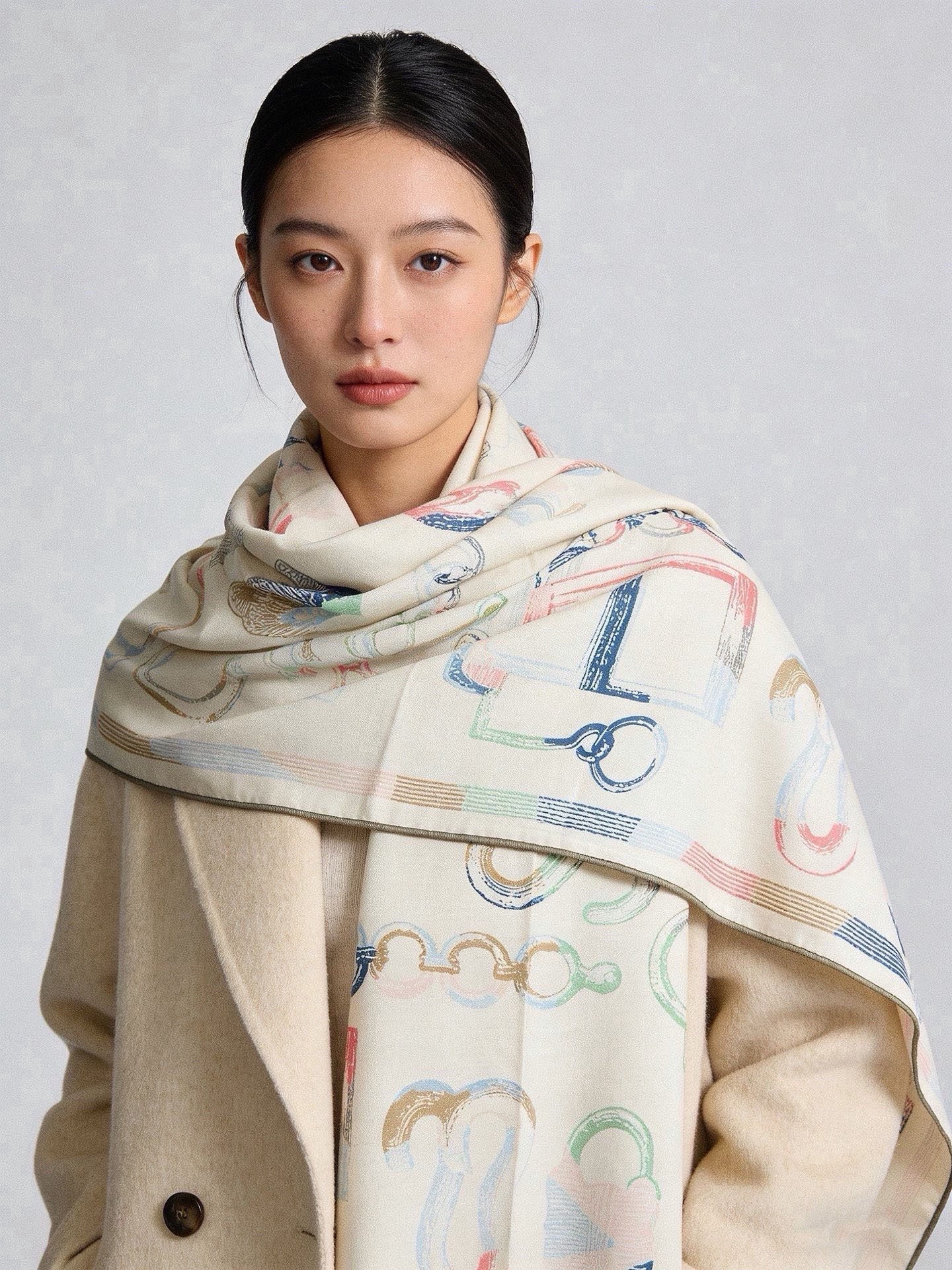 爱马仕(Hermes)【💗】 | “马具故事的诗意回顾”140披肩  【上新❤️】 永远秉承高品质 手工卷边羊绒和真丝混