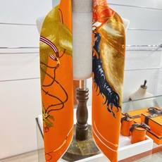 “纵意驰骋”90方巾-Hermes 丝巾名称:纵意驰骋 设计师:Thibaut Rassat 尺寸:88.5 ×88. “纵意驰骋”90方巾-Hermes 丝巾名称:纵意驰骋 设计师:Thibaut Rassat 尺寸:88.5 ×88.