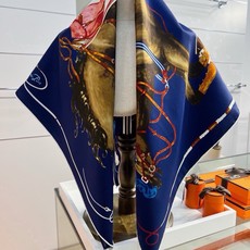 “纵意驰骋”90方巾-Hermes 丝巾名称:纵意驰骋 设计师:Thibaut Rassat 尺寸:88.5 ×88. “纵意驰骋”90方巾-Hermes 丝巾名称:纵意驰骋 设计师:Thibaut Rassat 尺寸:88.5 ×88.