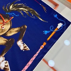 “纵意驰骋”90方巾-Hermes 丝巾名称:纵意驰骋 设计师:Thibaut Rassat 尺寸:88.5 ×88. “纵意驰骋”90方巾-Hermes 丝巾名称:纵意驰骋 设计师:Thibaut Rassat 尺寸:88.5 ×88.