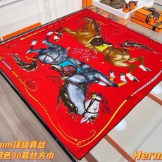 “纵意驰骋”90方巾-Hermes 丝巾名称:纵意驰骋 设计师:Thibaut Rassat 尺寸:88.5 ×88. “纵意驰骋”90方巾-Hermes 丝巾名称:纵意驰骋 设计师:Thibaut Rassat 尺寸:88.5 ×88.