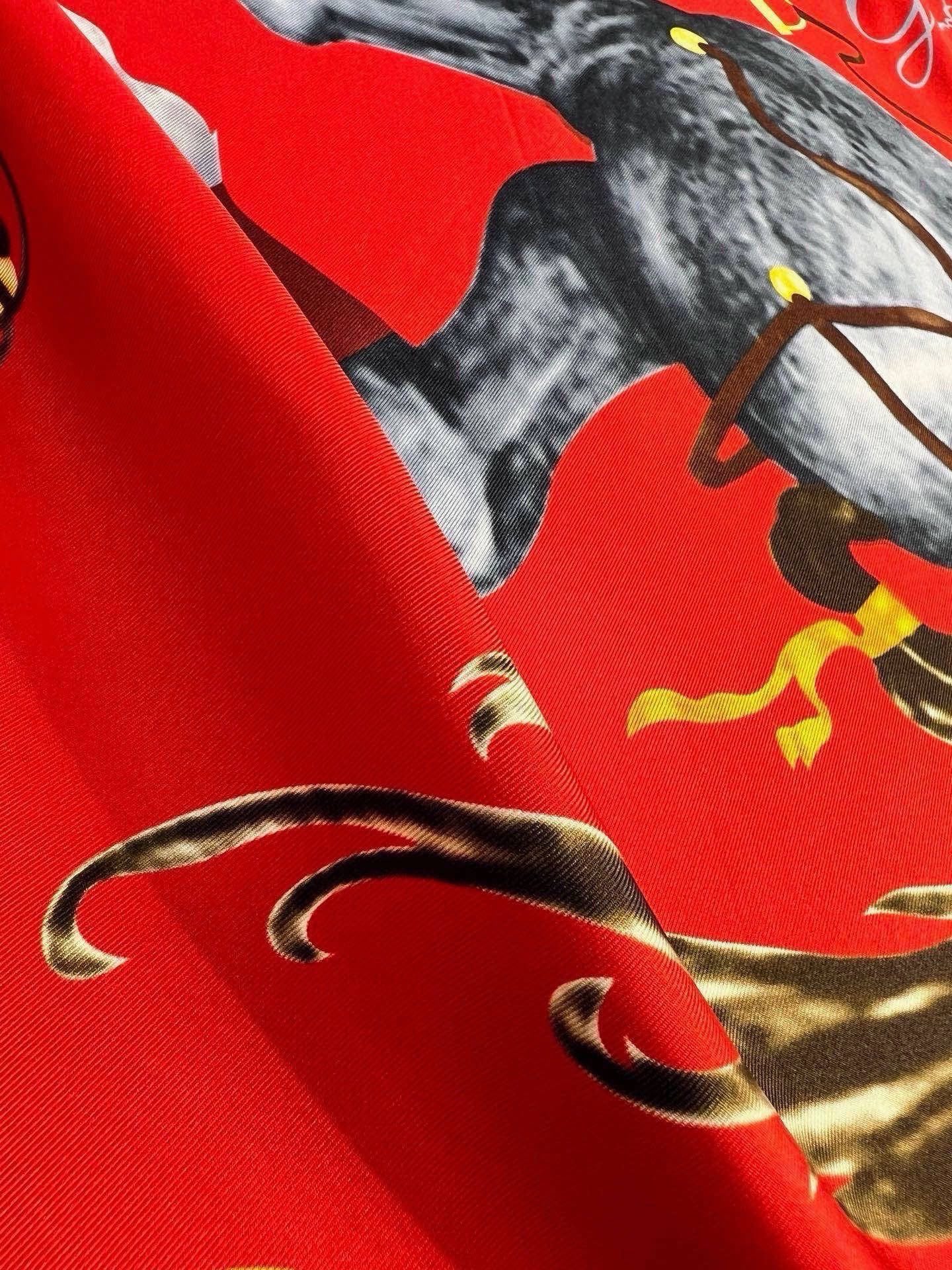 “纵意驰骋”90方巾-Hermes 丝巾名称:纵意驰骋 设计师:Thibaut Rassat 尺寸:88.5 ×88. “纵意驰骋”90方巾-Hermes 丝巾名称:纵意驰骋 设计师:Thibaut Rassat 尺寸:88.5 ×88.