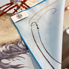 “纵意驰骋”90方巾-Hermes 丝巾名称:纵意驰骋 设计师:Thibaut Rassat 尺寸:88.5 ×88. “纵意驰骋”90方巾-Hermes 丝巾名称:纵意驰骋 设计师:Thibaut Rassat 尺寸:88.5 ×88.