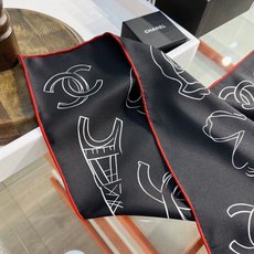 Chanel ~26新品~90双面真丝 山茶花、四叶草、埃菲尔铁塔与双C的完美搭配 适合各种场合搭配使用 设计灵动高级感 Chanel ~26新品~90双面真丝 山茶花、四叶草、埃菲尔铁塔与双C的完美搭配 适合各种场合搭配使用 设计灵动高级感
