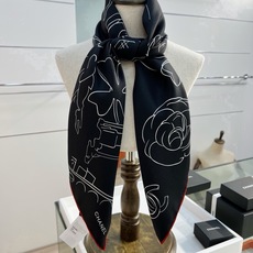 Chanel ~26新品~90双面真丝 山茶花、四叶草、埃菲尔铁塔与双C的完美搭配 适合各种场合搭配使用 设计灵动高级感 Chanel ~26新品~90双面真丝 山茶花、四叶草、埃菲尔铁塔与双C的完美搭配 适合各种场合搭配使用 设计灵动高级感