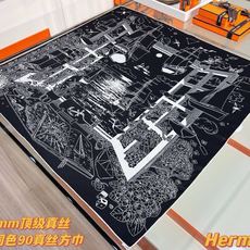 “诗意遨游”90方巾 手工卷边斜纹真丝方巾(100%桑蚕丝)。 这款爱马仕的经典单品展现强大而迷人的女性魅力精髓。此90 “诗意遨游”90方巾 手工卷边斜纹真丝方巾(100%桑蚕丝)。 这款爱马仕的经典单品展现强大而迷人的女性魅力精髓。此90