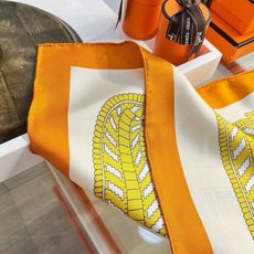 爱马仕(Hermès)90丝巾 经典款“Boucles et Sangles du Trian”真丝方巾 采用18m 爱马仕(Hermès)90丝巾 经典款“Boucles et Sangles du Trian”真丝方巾 采用18m