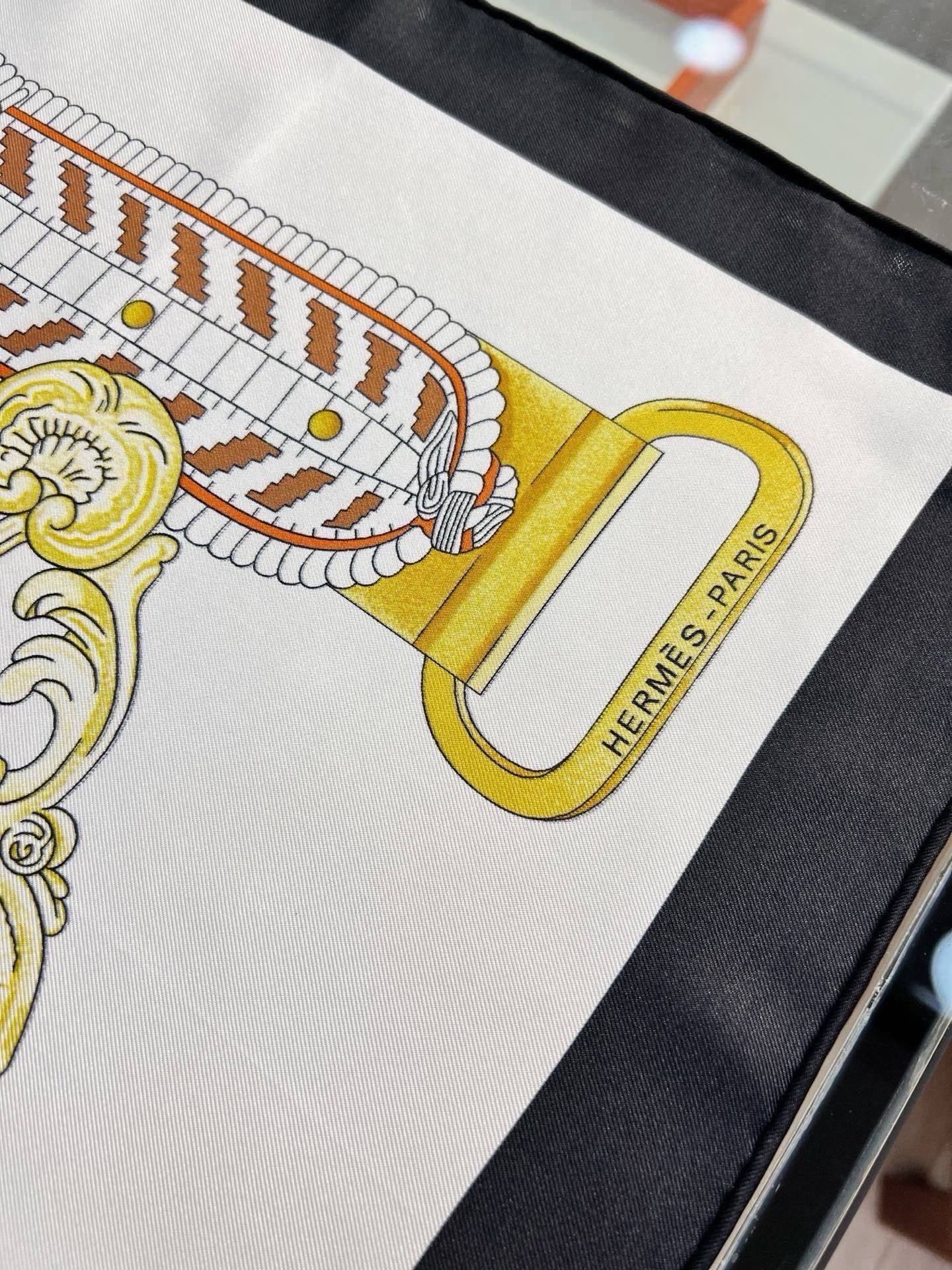 爱马仕（Hermès）90丝巾 经典款“Boucles et Sangles du Trian”真丝方巾​​ 采用18m