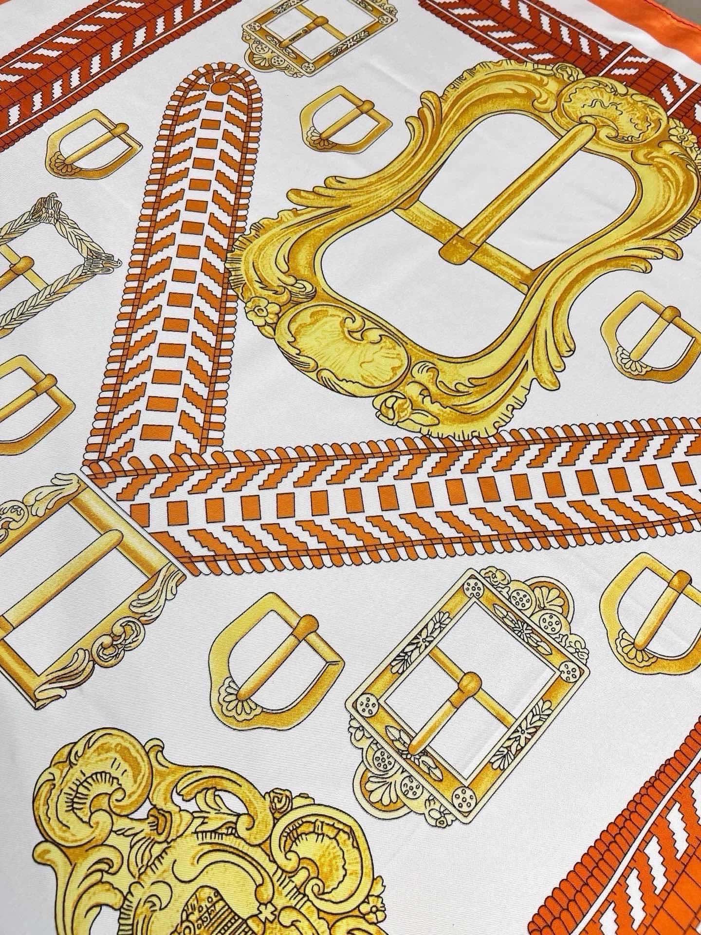 爱马仕（Hermès）90丝巾 经典款“Boucles et Sangles du Trian”真丝方巾​​ 采用18m