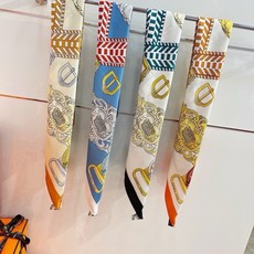 爱马仕(Hermès)90丝巾 经典款“Boucles et Sangles du Trian”真丝方巾 采用18m 爱马仕(Hermès)90丝巾 经典款“Boucles et Sangles du Trian”真丝方巾 采用18m