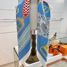 爱马仕(Hermès)90丝巾 经典款“Boucles et Sangles du Trian”真丝方巾 采用18m 爱马仕(Hermès)90丝巾 经典款“Boucles et Sangles du Trian”真丝方巾 采用18m