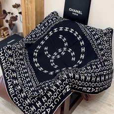 Chanel ~ 【140顶级双面丝绒披肩】 香家logo与字母的完美碰撞设计 底部还有隐隐约约的双C小Logo 完美 Chanel ~ 【140顶级双面丝绒披肩】 香家logo与字母的完美碰撞设计 底部还有隐隐约约的双C小Logo 完美