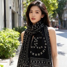 Chanel ~ 【140顶级双面丝绒披肩】 香家logo与字母的完美碰撞设计 底部还有隐隐约约的双C小Logo 完美 Chanel ~ 【140顶级双面丝绒披肩】 香家logo与字母的完美碰撞设计 底部还有隐隐约约的双C小Logo 完美