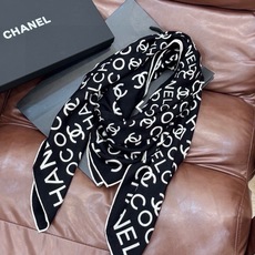Chanel ~ 【140顶级双面丝绒披肩】 香家logo与字母的完美碰撞设计 底部还有隐隐约约的双C小Logo 完美 Chanel ~ 【140顶级双面丝绒披肩】 香家logo与字母的完美碰撞设计 底部还有隐隐约约的双C小Logo 完美