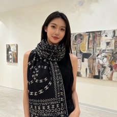 Chanel ~ 【140顶级双面丝绒披肩】 香家logo与字母的完美碰撞设计 底部还有隐隐约约的双C小Logo 完美 Chanel ~ 【140顶级双面丝绒披肩】 香家logo与字母的完美碰撞设计 底部还有隐隐约约的双C小Logo 完美