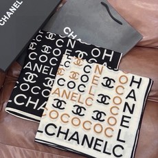Chanel ~ 【140顶级双面丝绒披肩】 香家logo与字母的完美碰撞设计 底部还有隐隐约约的双C小Logo 完美 Chanel ~ 【140顶级双面丝绒披肩】 香家logo与字母的完美碰撞设计 底部还有隐隐约约的双C小Logo 完美