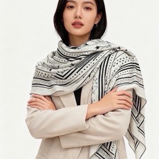上新💕🔥丝绒方巾 【爱马仕春夏 亚马逊的庆典 Bandana,佩斯利花纹,生机勃勃的图案】(双面同色方巾)这款Herme 上新💕🔥丝绒方巾 【爱马仕春夏 亚马逊的庆典 Bandana,佩斯利花纹,生机勃勃的图案】(双面同色方巾)这款Herme