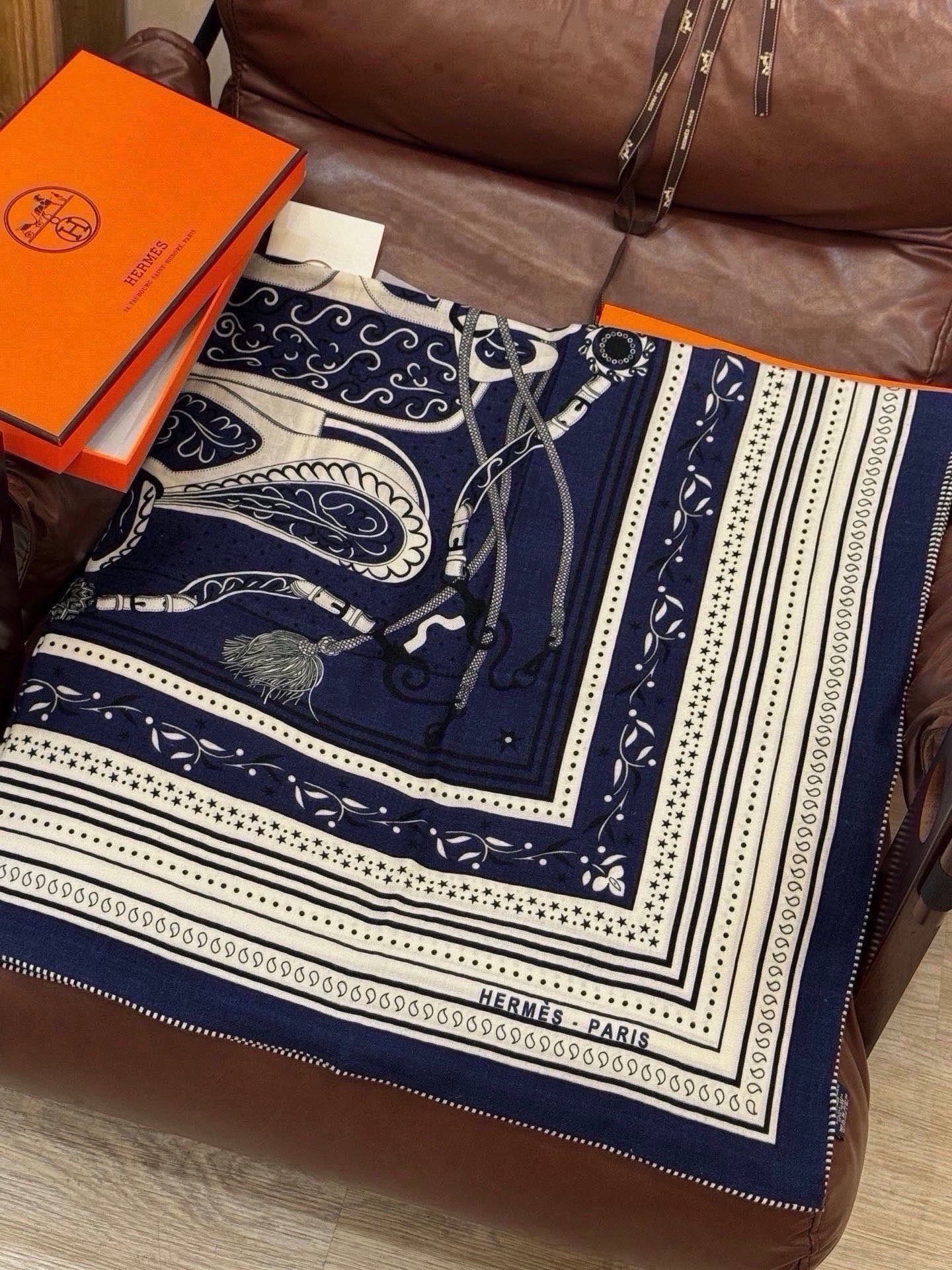 上新💕🔥丝绒方巾 【爱马仕春夏 亚马逊的庆典 Bandana,佩斯利花纹,生机勃勃的图案】(双面同色方巾)这款Herme 上新💕🔥丝绒方巾 【爱马仕春夏 亚马逊的庆典 Bandana,佩斯利花纹,生机勃勃的图案】(双面同色方巾)这款Herme