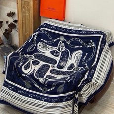 上新💕🔥丝绒方巾 【爱马仕春夏 亚马逊的庆典 Bandana,佩斯利花纹,生机勃勃的图案】(双面同色方巾)这款Herme 上新💕🔥丝绒方巾 【爱马仕春夏 亚马逊的庆典 Bandana,佩斯利花纹,生机勃勃的图案】(双面同色方巾)这款Herme