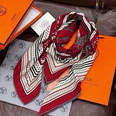 上新💕🔥丝绒方巾 【爱马仕春夏 亚马逊的庆典 Bandana,佩斯利花纹,生机勃勃的图案】(双面同色方巾)这款Herme 上新💕🔥丝绒方巾 【爱马仕春夏 亚马逊的庆典 Bandana,佩斯利花纹,生机勃勃的图案】(双面同色方巾)这款Herme