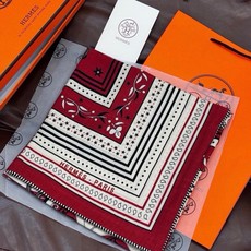 上新💕🔥丝绒方巾 【爱马仕春夏 亚马逊的庆典 Bandana,佩斯利花纹,生机勃勃的图案】(双面同色方巾)这款Herme 上新💕🔥丝绒方巾 【爱马仕春夏 亚马逊的庆典 Bandana,佩斯利花纹,生机勃勃的图案】(双面同色方巾)这款Herme