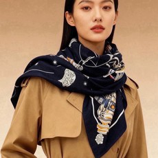 “星辰合唱曲”140丝绒双面同色披肩 手工卷边丝绒方巾(30%桑蚕丝70%羊绒) 这款经典单品展现强大而迷人的女性魅力精 “星辰合唱曲”140丝绒双面同色披肩 手工卷边丝绒方巾(30%桑蚕丝70%羊绒) 这款经典单品展现强大而迷人的女性魅力精