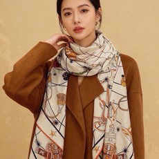“星辰合唱曲”140丝绒双面同色披肩 手工卷边丝绒方巾(30%桑蚕丝70%羊绒) 这款经典单品展现强大而迷人的女性魅力精 “星辰合唱曲”140丝绒双面同色披肩 手工卷边丝绒方巾(30%桑蚕丝70%羊绒) 这款经典单品展现强大而迷人的女性魅力精