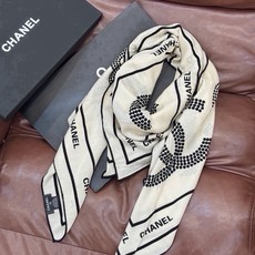 Chanel ~ 【140顶级双面丝绒披肩】 香家logo与字母的完美碰撞设计 底部还有隐隐约约的双C小Logo 完美 Chanel ~ 【140顶级双面丝绒披肩】 香家logo与字母的完美碰撞设计 底部还有隐隐约约的双C小Logo 完美