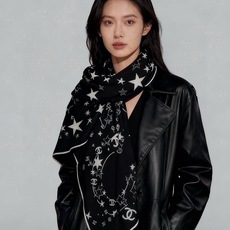 Chanel ~新品~ 【140顶级丝绒双面同色】 繁星点点与双C的完美结合 适合各种场合搭配使用 黑白两色经典优雅 真 Chanel ~新品~ 【140顶级丝绒双面同色】 繁星点点与双C的完美结合 适合各种场合搭配使用 黑白两色经典优雅 真