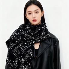Chanel ~新品~ 【140顶级丝绒双面同色】 繁星点点与双C的完美结合 适合各种场合搭配使用 黑白两色经典优雅 真 Chanel ~新品~ 【140顶级丝绒双面同色】 繁星点点与双C的完美结合 适合各种场合搭配使用 黑白两色经典优雅 真