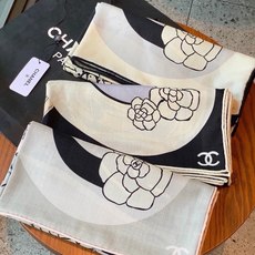 📦新款💖💖🏻🏻【山茶花印花140】140丝绒双面同色印花方巾‼️抢‼️VIP推荐 ‼️下手一定要快【高端 大爱 ‼️纯羊 📦新款💖💖🏻🏻【山茶花印花140】140丝绒双面同色印花方巾‼️抢‼️VIP推荐 ‼️下手一定要快【高端 大爱 ‼️纯羊