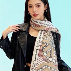 💟上新💞【双面同色丝绒方巾】手工卷边山羊绒和真丝混纺披肩(70%山羊绒,30%桑蚕丝) 这款披肩采用经典山羊绒和真丝混纺 💟上新💞【双面同色丝绒方巾】手工卷边山羊绒和真丝混纺披肩(70%山羊绒,30%桑蚕丝) 这款披肩采用经典山羊绒和真丝混纺