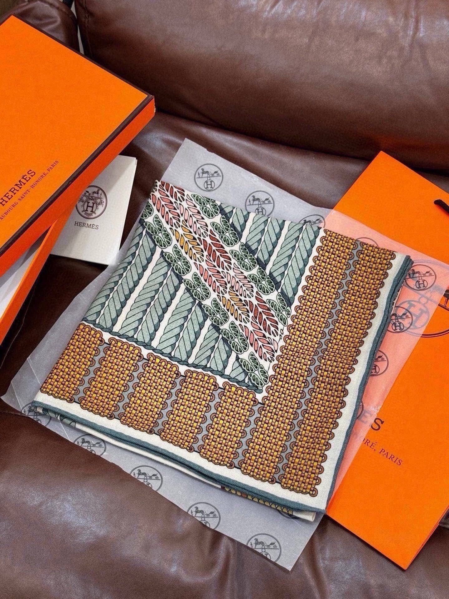 丝巾 |HERMES I Dressage Tressage Dressage Tressage | 盛装舞步 设计师：