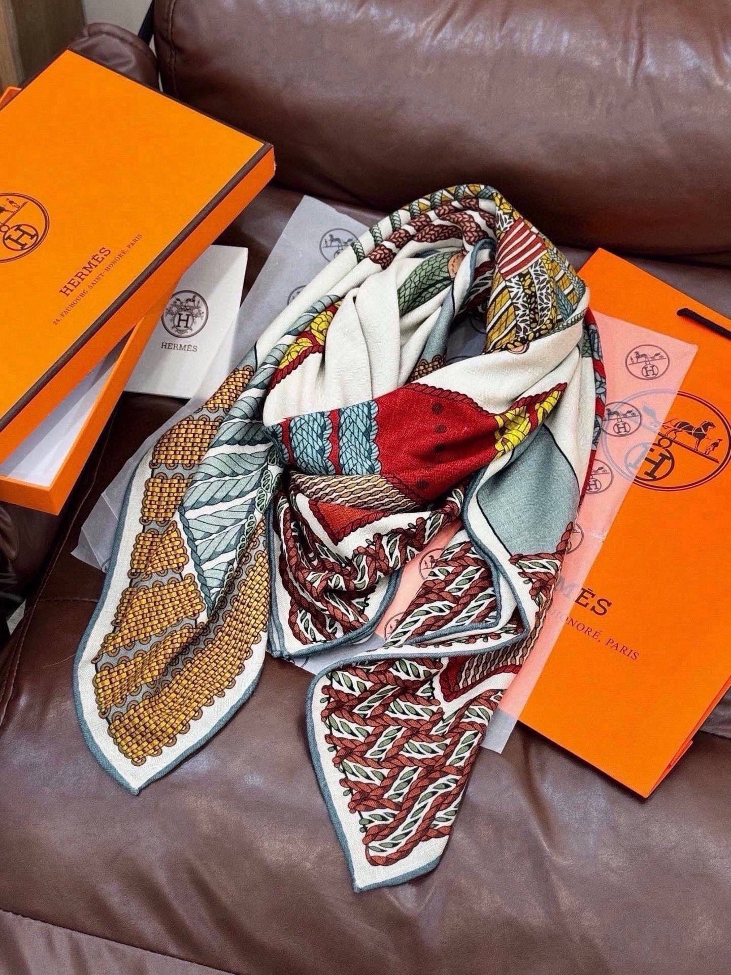丝巾 |HERMES I Dressage Tressage Dressage Tressage | 盛装舞步 设计师：