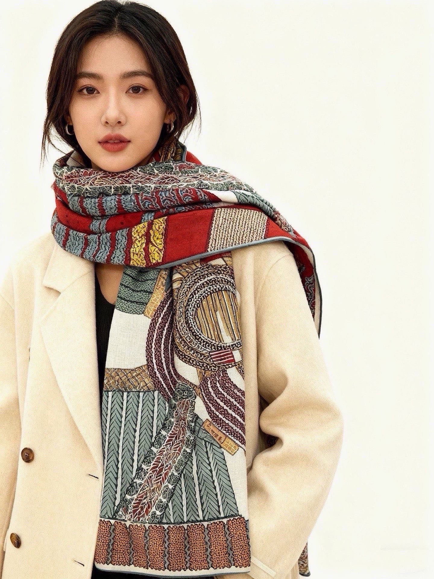 丝巾 |HERMES I Dressage Tressage Dressage Tressage | 盛装舞步 设计师：