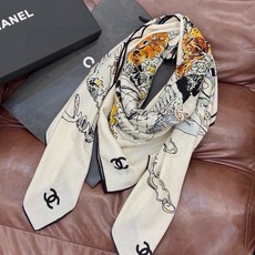 Chanel 高级手工坊系列~~ 【140顶级丝绒双面同色披肩】 25高级手工坊系列作品梦幻而极具电影感,灵感来自嘉柏丽 Chanel 高级手工坊系列~~ 【140顶级丝绒双面同色披肩】 25高级手工坊系列作品梦幻而极具电影感,灵感来自嘉柏丽