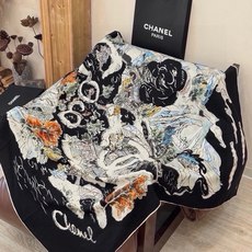 Chanel 高级手工坊系列~~ 【140顶级丝绒双面同色披肩】 25高级手工坊系列作品梦幻而极具电影感,灵感来自嘉柏丽 Chanel 高级手工坊系列~~ 【140顶级丝绒双面同色披肩】 25高级手工坊系列作品梦幻而极具电影感,灵感来自嘉柏丽