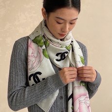 【升级双面同色 加密面料】 上新❤️ 140*140台版印花 黑白二色 高级都市新贵!山茶花的再一次邂逅!绝对的 【升级双面同色 加密面料】 上新❤️ 140*140台版印花 黑白二色 高级都市新贵!山茶花的再一次邂逅!绝对的