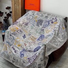 💟抢先 上新💞【双面同色丝绒方巾】手工卷边山羊绒和真丝混纺披肩(70%山羊绒,30%桑蚕丝) 这款披肩采用经典山羊绒和真 💟抢先 上新💞【双面同色丝绒方巾】手工卷边山羊绒和真丝混纺披肩(70%山羊绒,30%桑蚕丝) 这款披肩采用经典山羊绒和真