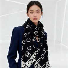 Chanel ~ 【140顶级双面丝绒披肩】 香家logo与字母的完美碰撞设计 底部还有隐隐约约的双C小Logo 完美 Chanel ~ 【140顶级双面丝绒披肩】 香家logo与字母的完美碰撞设计 底部还有隐隐约约的双C小Logo 完美