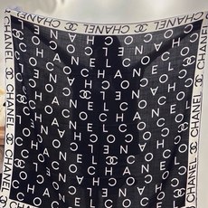 Chanel ~ 【140顶级双面丝绒披肩】 香家logo与字母的完美碰撞设计 底部还有隐隐约约的双C小Logo 完美 Chanel ~ 【140顶级双面丝绒披肩】 香家logo与字母的完美碰撞设计 底部还有隐隐约约的双C小Logo 完美