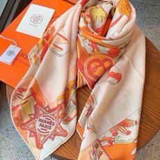 羊绒新款🆕👏👏买了都说好看‼️推荐💕爱马仕双面同色羊绒方巾【双面同色140】,顶级工艺超值‼️爱马仕专柜爆款🎁💟立体呈现 羊绒新款🆕👏👏买了都说好看‼️推荐💕爱马仕双面同色羊绒方巾【双面同色140】,顶级工艺超值‼️爱马仕专柜爆款🎁💟立体呈现