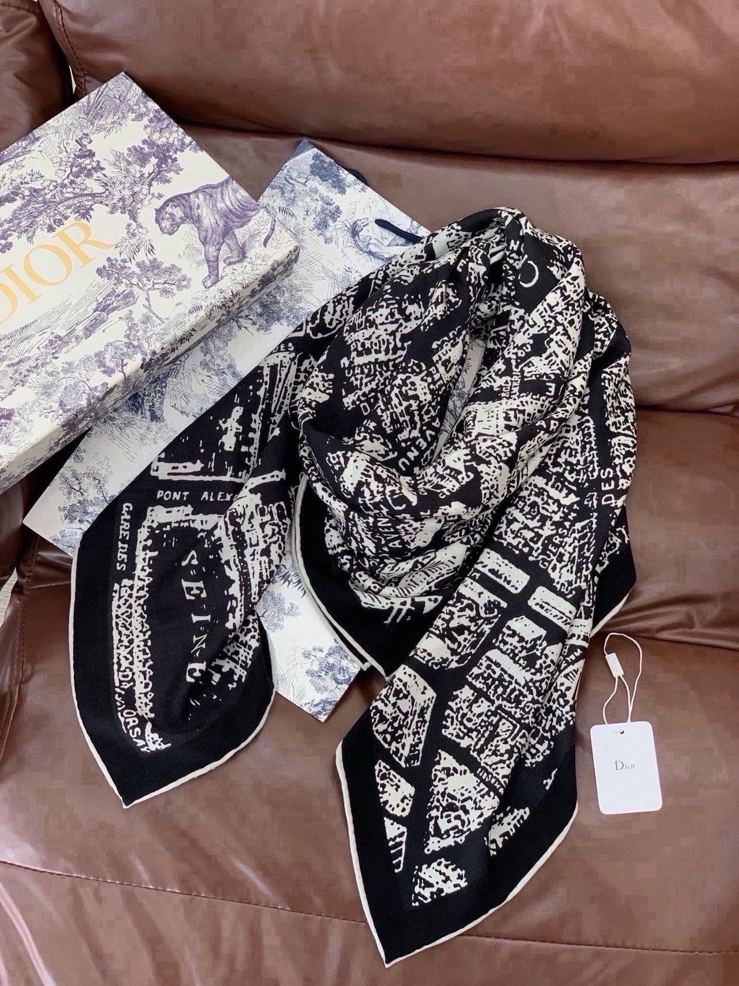 Dior ❤【️巴黎地图】140*140 双面同色丝绒方巾🉐️LAN DE 价🉐️ARIS 巴黎地图 这款方巾饰以本季经