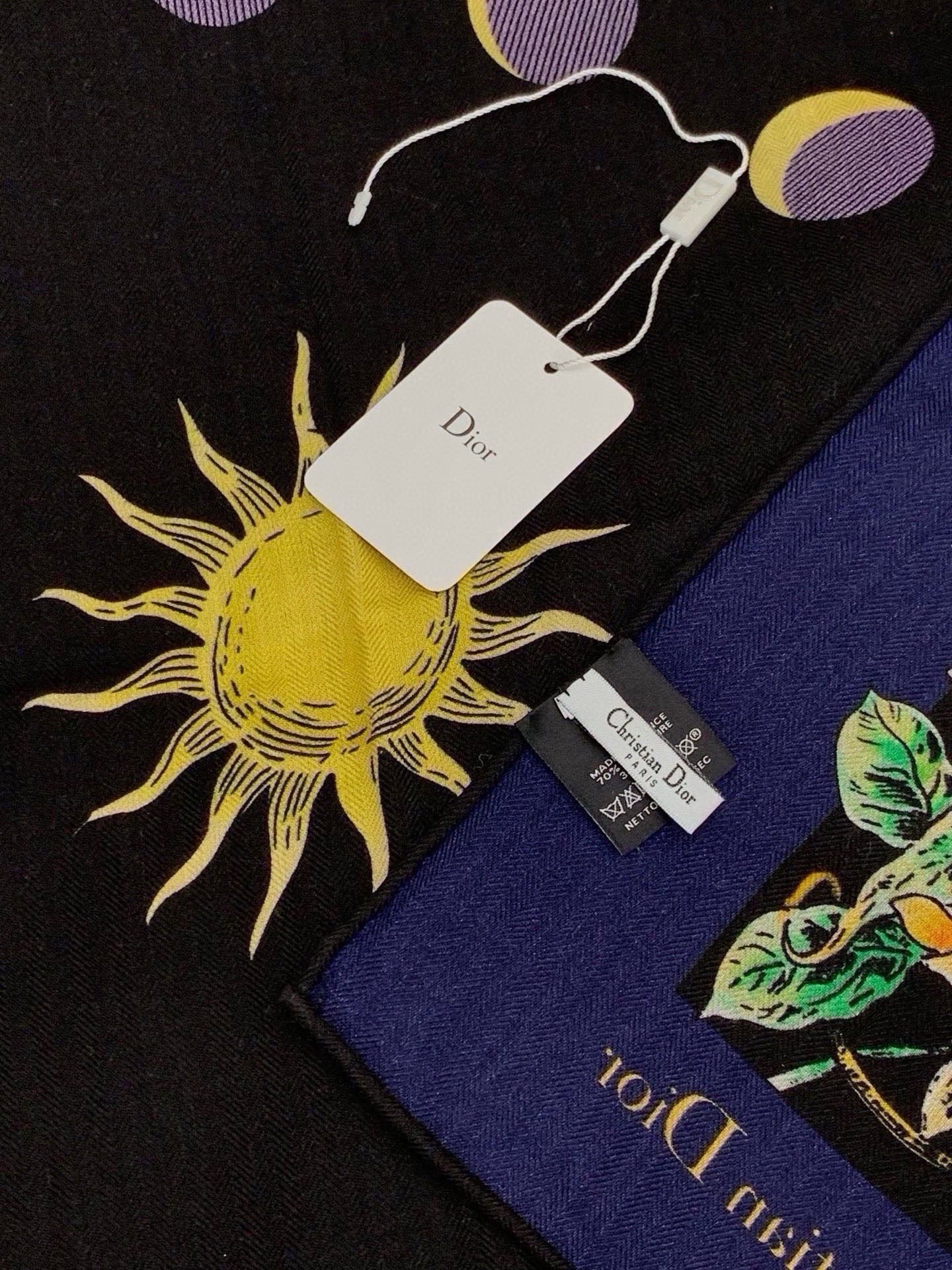 Dior 双面同色丝绒印花方巾 140丝绒面料多色 Dior Astral Flowers 这款方巾饰以 Dior As
