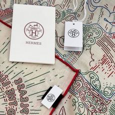“正在接通中”140方巾~Hermes 手工卷边丝绒方巾(30%桑蚕丝70%羊绒) 这款爱马仕的经典单品展现强大而迷人 “正在接通中”140方巾~Hermes 手工卷边丝绒方巾(30%桑蚕丝70%羊绒) 这款爱马仕的经典单品展现强大而迷人