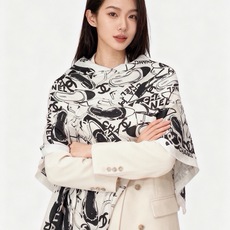 高级成衣系列~Chanel 【140双面同色丝绒披肩】 此系列谱写一曲自由轻灵的赞歌 本系列作品创新演绎品牌的风格符号 高级成衣系列~Chanel 【140双面同色丝绒披肩】 此系列谱写一曲自由轻灵的赞歌 本系列作品创新演绎品牌的风格符号